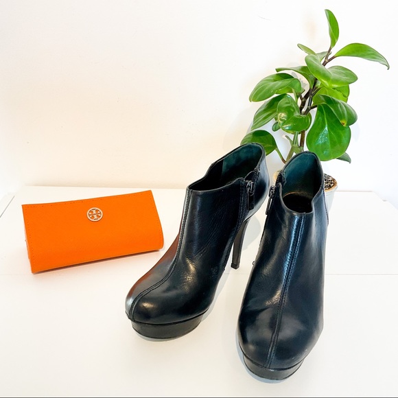 TORY BURCH Soft Black Leather Ankle Boots - Picture 3 of 10
